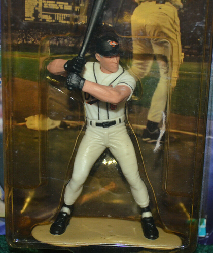 Baltimore Orioles Cal Ripken Jr 1999 MLB Kenner Starting Lineup Baseball Figure - Picture 3 of 4