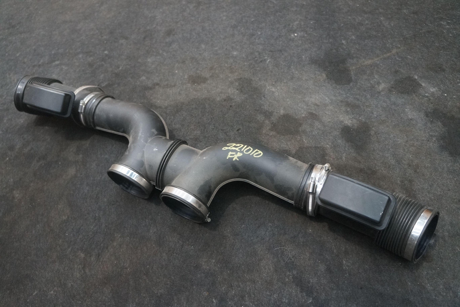 Air Cleaner Filtered Duct Double Hose 13717516959 OEM Rolls Royce Phantom 2004