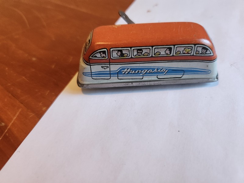 VINTAGE TIN CLOCKWORK KOZLEKEDESI JATEK WIND UP TOY TOUR BUS HUNGARY -WORKS