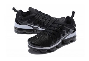 vapormax plus blanco y negro