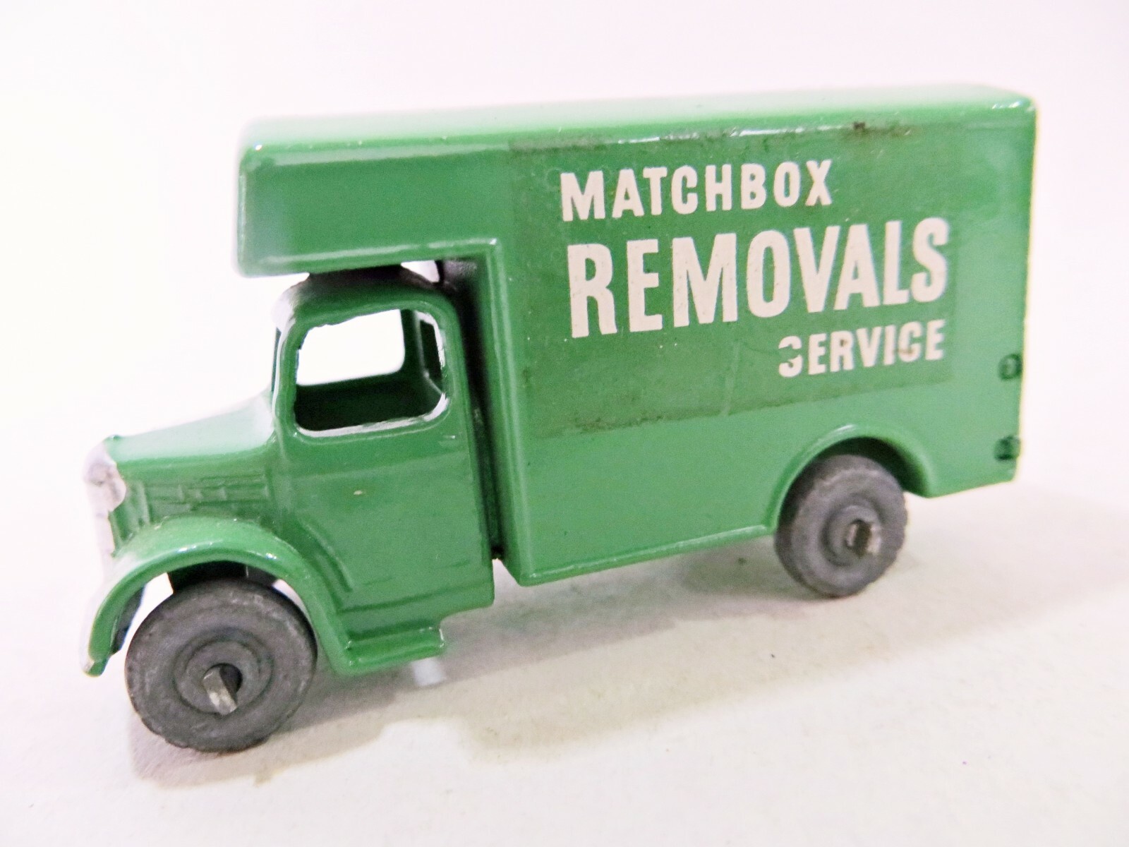 Matchbox 17b, Bedford removals Van - Free Price Guide & Review