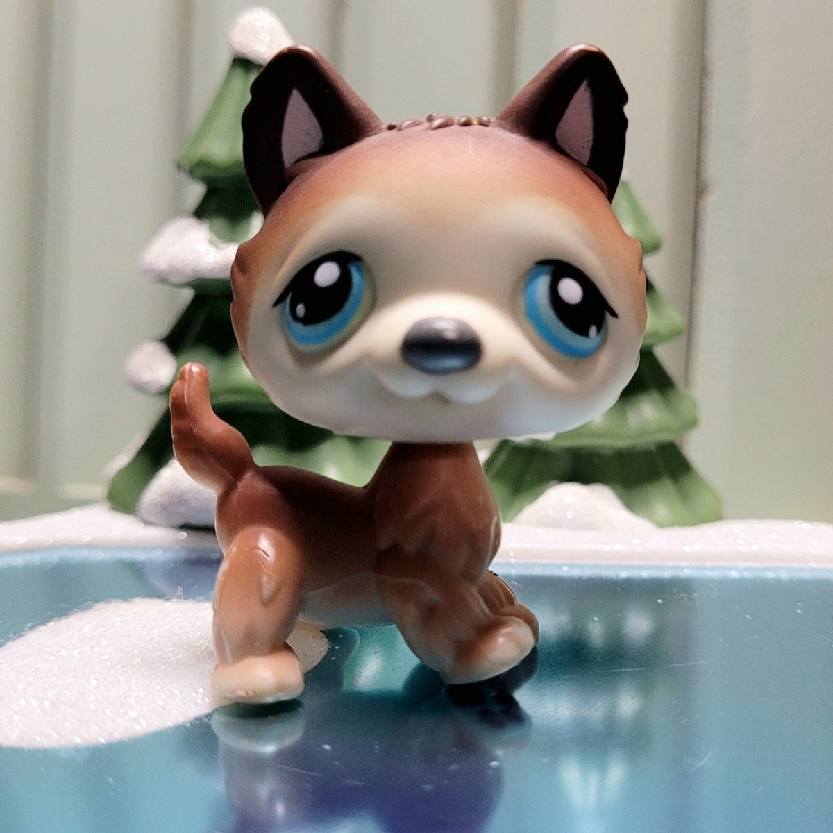 Littlest Pet Shop Reddish Brown Standing Husky #174 Blue Eyes LPS