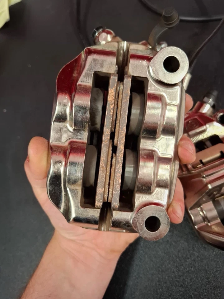 Brembo Racing Pinze radiali GP4 MS monoblocco interasse 100mm con pastiglie - Immagine 2 di 4