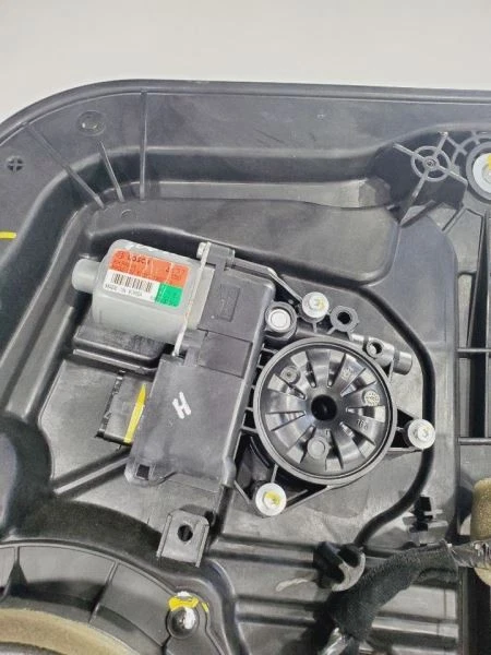 Rear Right Window Regulator Panel Motor PN 91161-00100 OEM 15 16 17 Kia K900 - Image 4 of 4