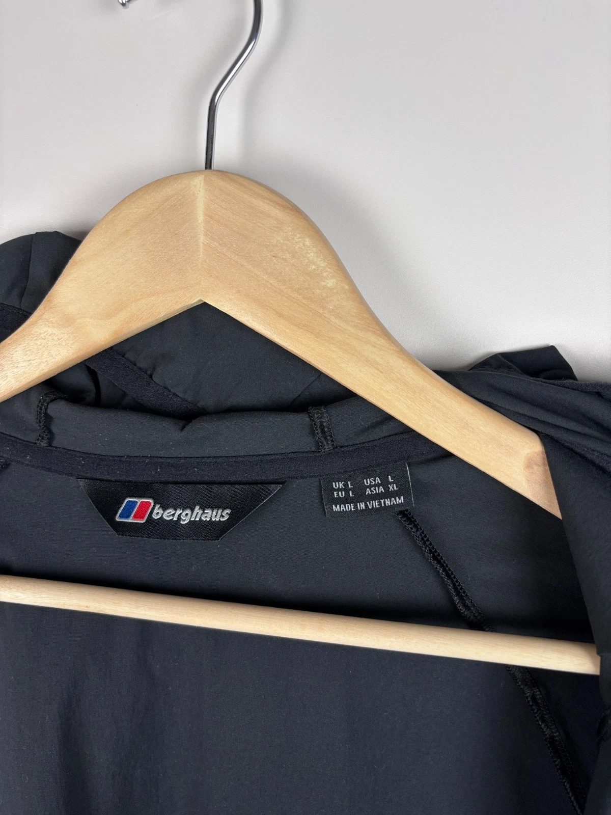 Mens Berghaus Hooded Jacket Windbreaker Outdoor Hiking Black Size L - product detail image 8