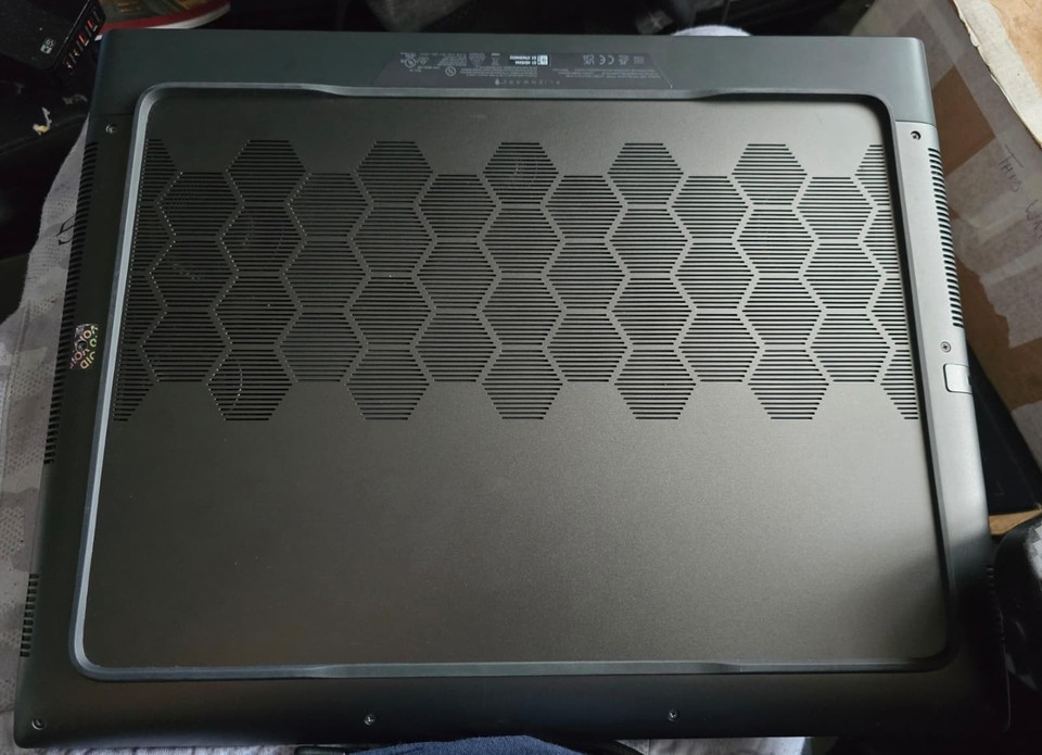 Alienware M18 32 Core i9-14900HX RTX 4090 32GB 2K 165HZ 18" Gaming ...