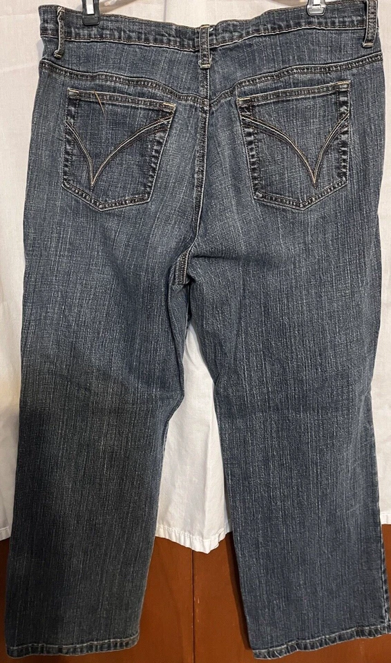 Venezia Bootcut Women's Size 16P Blue Low Rise Medium Wash 5-Pocket - Image 4 of 4