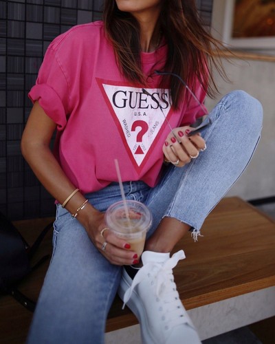 Guess Oversized Vintage Triangle Logo 