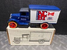 1:34 ERTL VINTAGE BANK 1931 HAWKEYE TRUCK PANEL BUDWEISER BUD LIGHT NCBT 1993