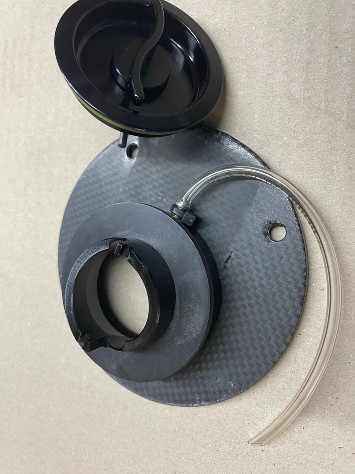 Tapa Accossato Gas FIBRA DE CARBONO para Ducati (muchos) Tapa de combustible de giro rápido Foto 4 de 4