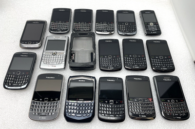 MOTOROLA BLACKBERRY PHONE LOT OF 16 TORCH CURVE BOLD 8700G PEARL