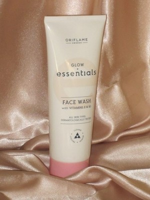 ORIFLAME GLOW ESSENTIALS FACE WASH (WITH VITAMIN E & B3 ) 125 ml. NEW!