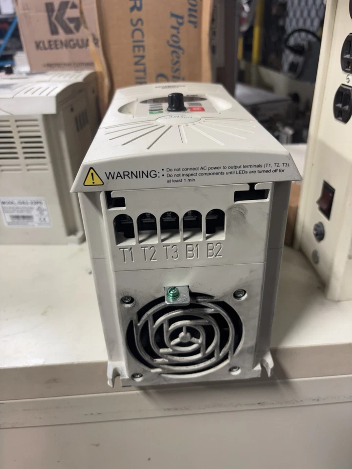 Automation Direct GS2-23P0 230 V 3,0 HP AC Drive con teclado USADO Foto 2 de 4