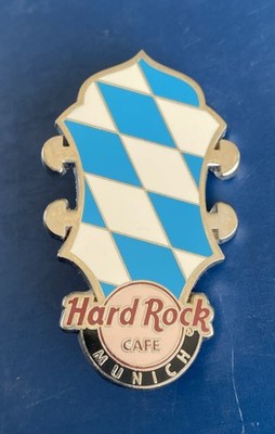 HRC Hard Rock Cafe Pin Anstecknadel Headstock Gitarrenkopf München Flagge