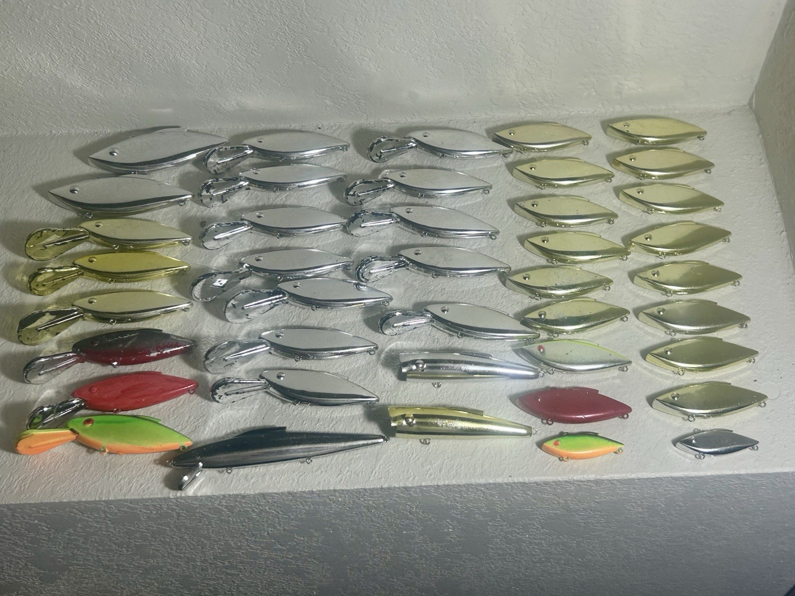 Rattlebait Fishing Lot Lipless Crankbaits & Poppers 41 Total Baits Gold/silver - Image 2