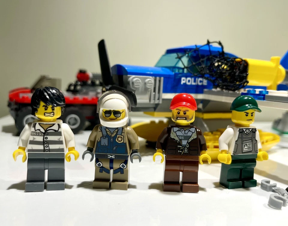 LEGO CITY - Police - Mountain River Heist - 60175 - 99% - 4 Minifigs - Retired - Image 2 of 4