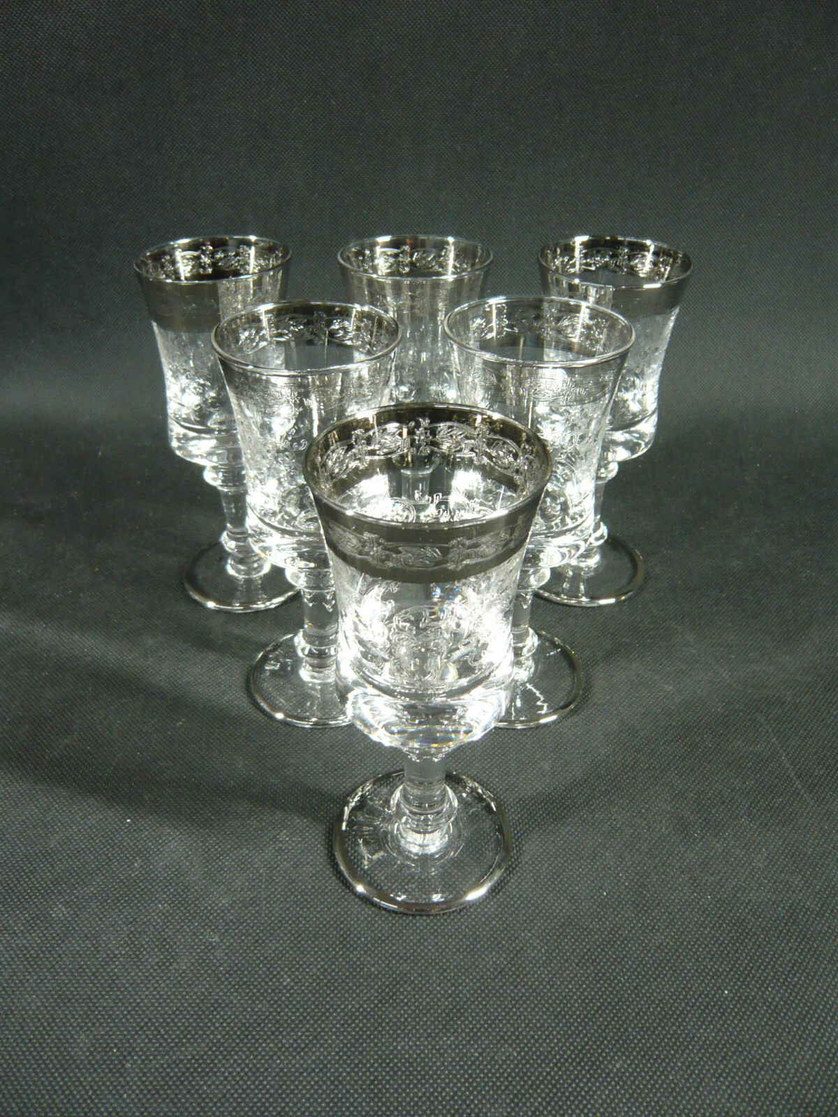 Aperitifgläser mit Silberrand