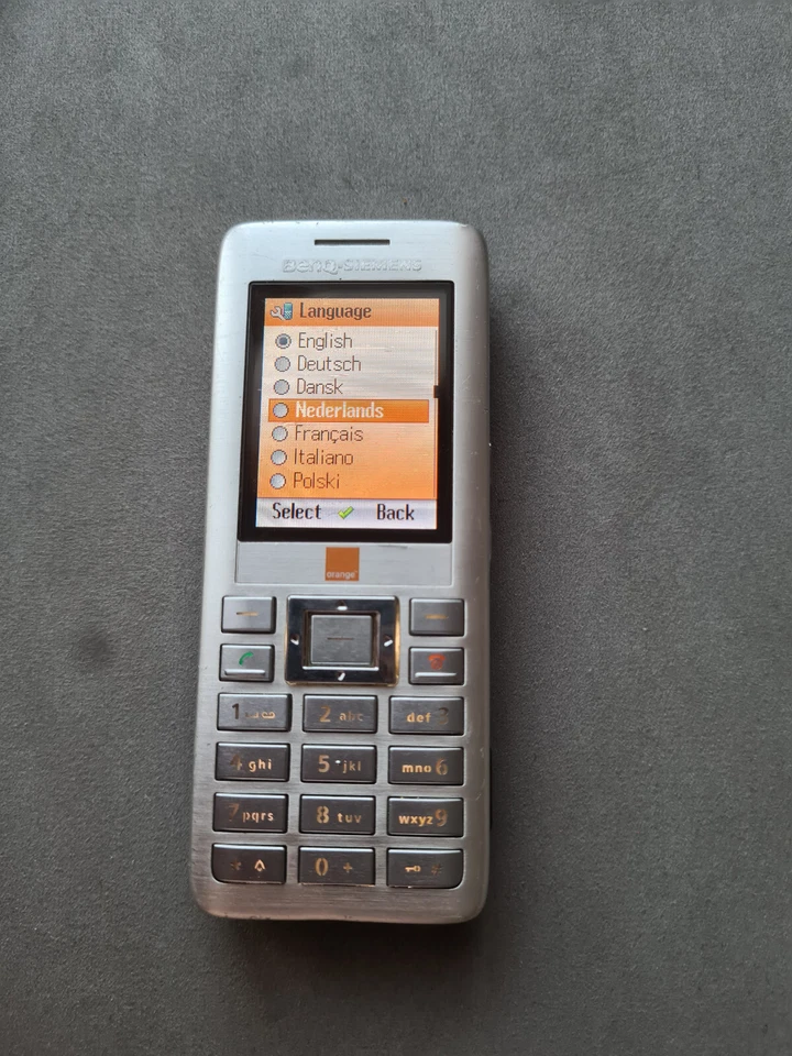 Siemens S68 (Unlocked) Mobile Phone GC - Image 2 of 4