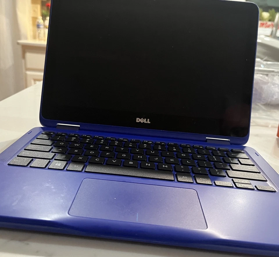 Dell Inspiron 11 3168 (2016) - Pantalla 11" - Púrpura con funda blanda y cable de alimentación Foto 2 de 4