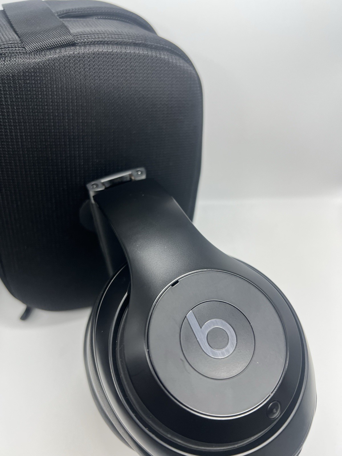 Beats by Dr. Dre - Beats Studio Pro Wireless Noise Cancelling Over-the-Ear