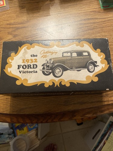 AMT The 1932 Ford Victoria Customizing Car Model Kit Gebraucht Lesen