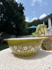 Vintage Pyrex Spring Blossom Crazy Daisy 1 1/2 Quart 442 Strong Color Rare Find