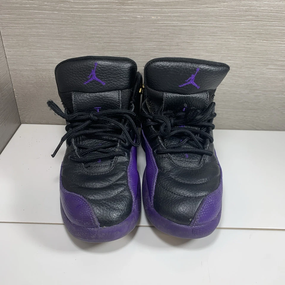 Talla 2.5Y Nike Air Jordan 12 Retro Zapatos Negro Púrpura Tenis de Baloncesto Con Cordones Foto 2 de 4