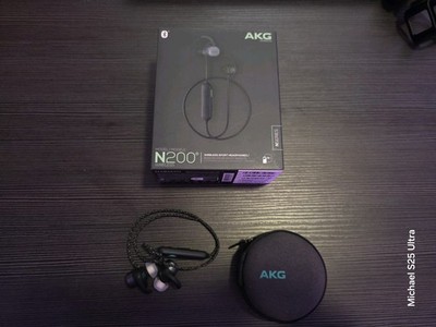 AKG N200   