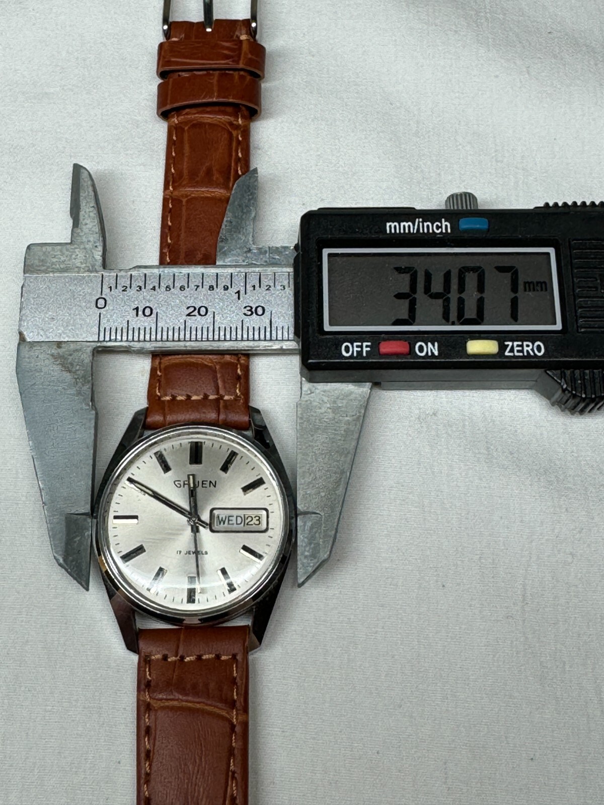 vintage-men-s-gruen-17-jewels-silver-tone-mechanical-day-date-watch