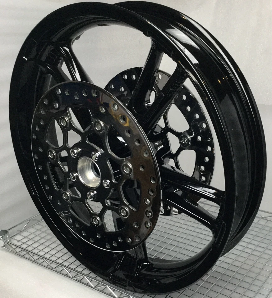 HARLEY FRONT TRI glide FREEWHEELER GLOSS BLACK WHEEL & BEARINGS 2014-24 OUTRIGHT - Image 2 of 4