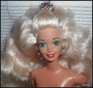 barbie with green eyes