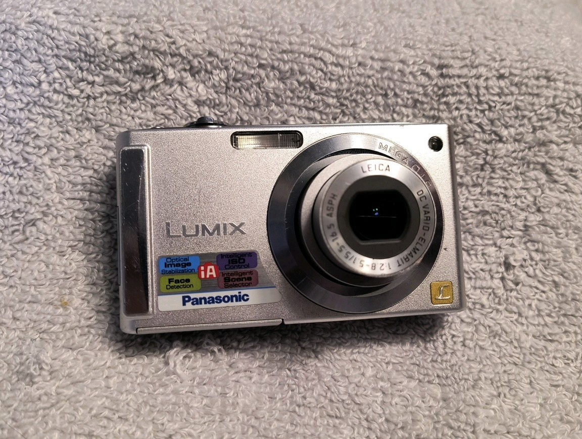 Panasonic LUMIX DMC-FS3 付属品SDカード2枚　動作確認済 Panasonic LUMIX DMC-FS3 8.1MP Digital Camera - Green for sale