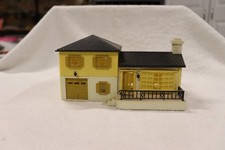 Plasticville Split Level Home 1908-198 Bachmann Train Town Village Vintage