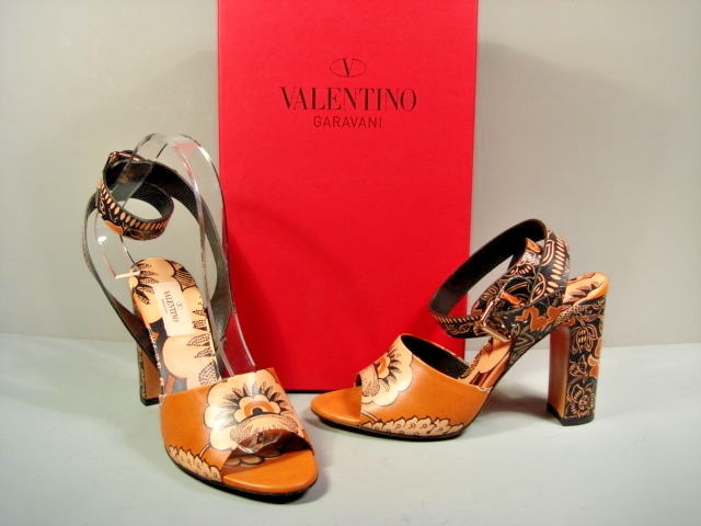 Valentino タンゴ アンクルストラップ パンプス　サイズ37 ロックスタッズ エナメル ストラップパンプス100mm for