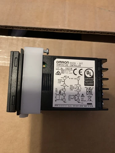 OMRON E5CSV - Q1T Temperature Controller (NEW)