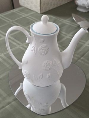 beautiful euro ceramica matte based with glazed inside,raised flower design