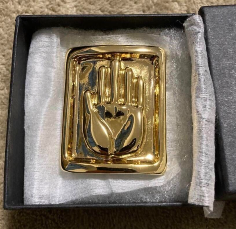 JoJo`s Bizarre Adventure Jotaro Hand Gold color Brooch Ultra