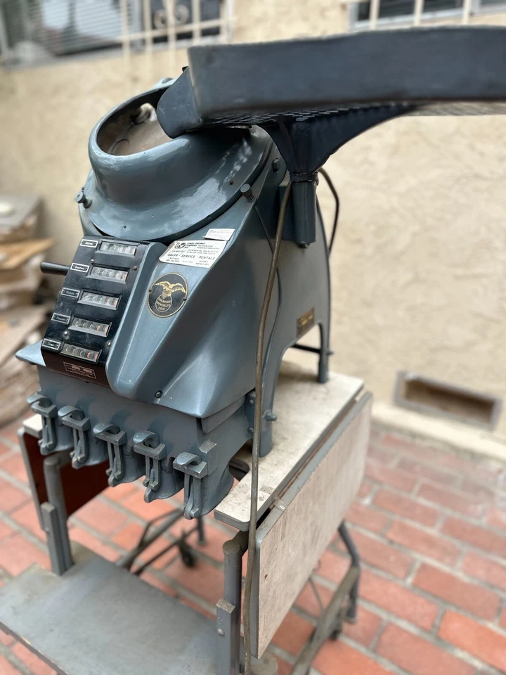 Contador de monedas eléctrico vintage 1926 Standard Johnson Co. Foto 2 de 4