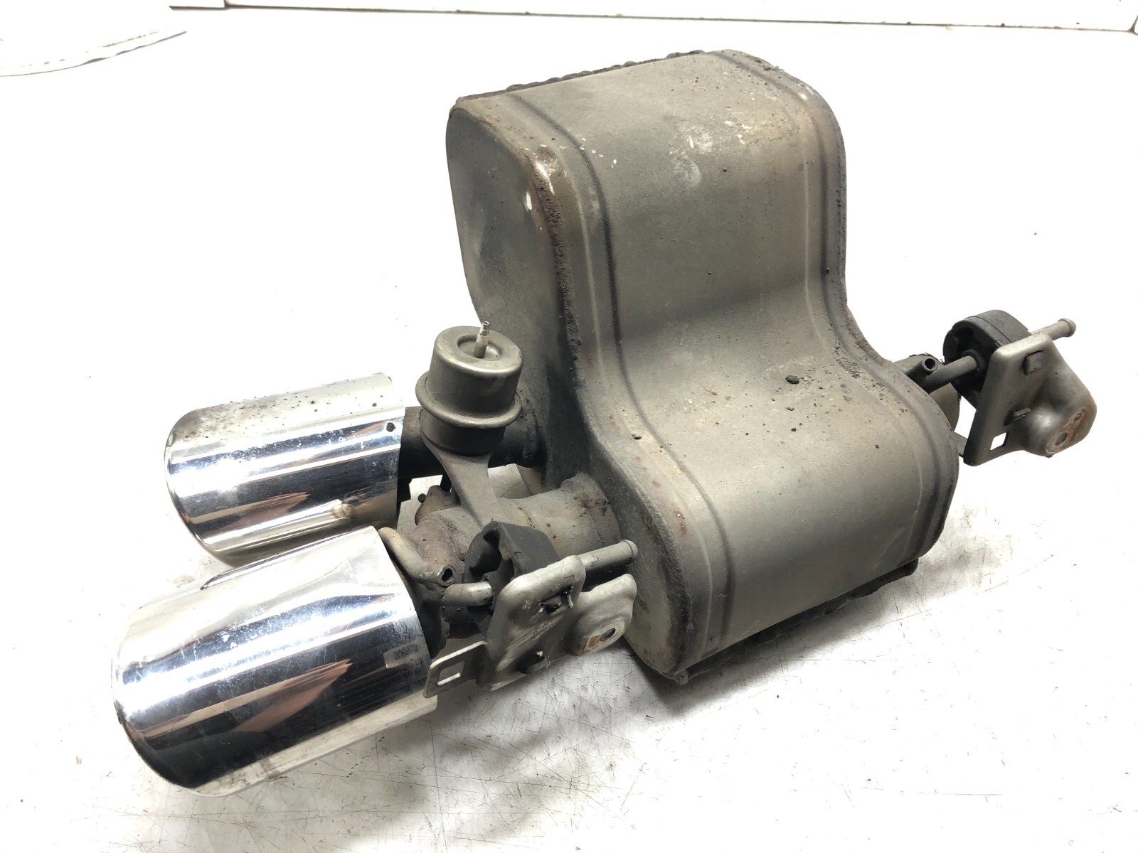 2014-2019 MASERATI GHIBLI S 3.0L LEFT DRIVER EXHAUST MUFFLER W/ TIPS OEM.