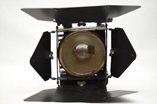 Lowel Omni Light 500 Watts w Barn Doors Scrim