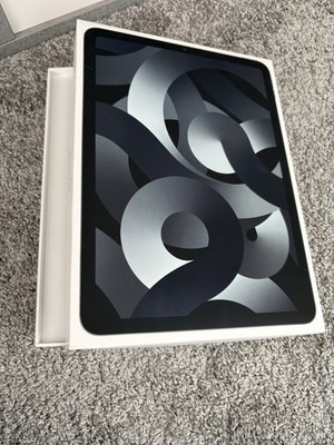 NUR LEERKARTON Original Apple iPad Air 5. Generation 64GB Spacegrau