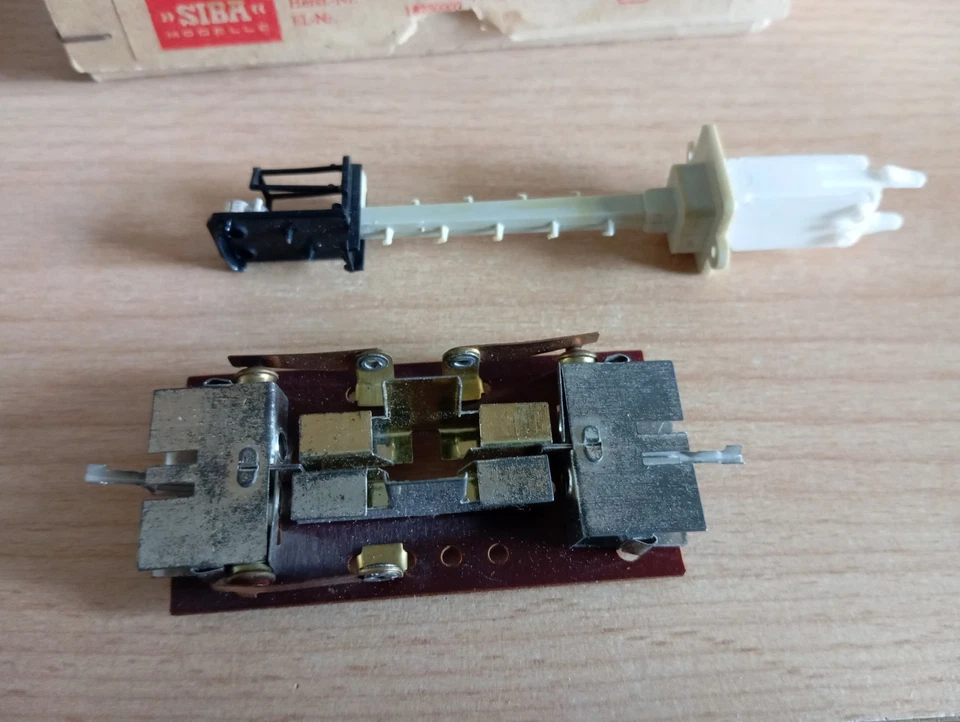 PIKO H0 - Lichtsignal rot/grün Spur H0 DDR-Produktion - Unbenutzt - Bild 3 von 3