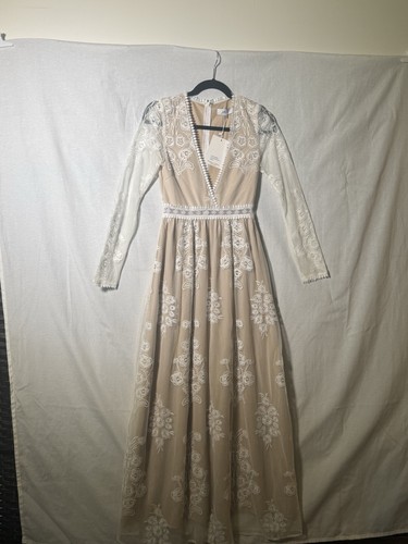 Jaus Beige And White Lace Maxi Dress