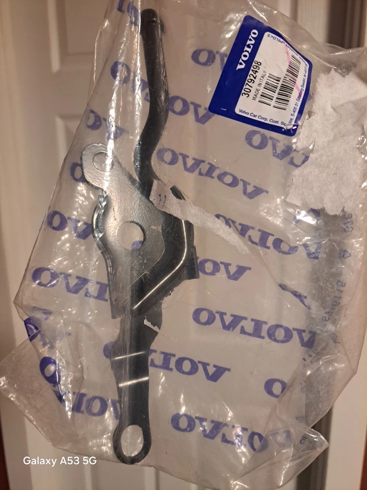 Подлинный задний кронштейн глушителя Volvo 30792498 - Изображение 3 из 3