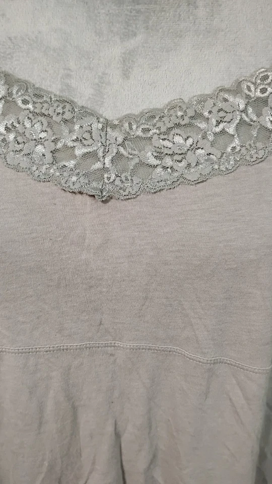 Camisola de encaje gris Y2k Cami Tanque Grande Hada Boho Coqueta Cottagecore Elle Foto 2 de 4