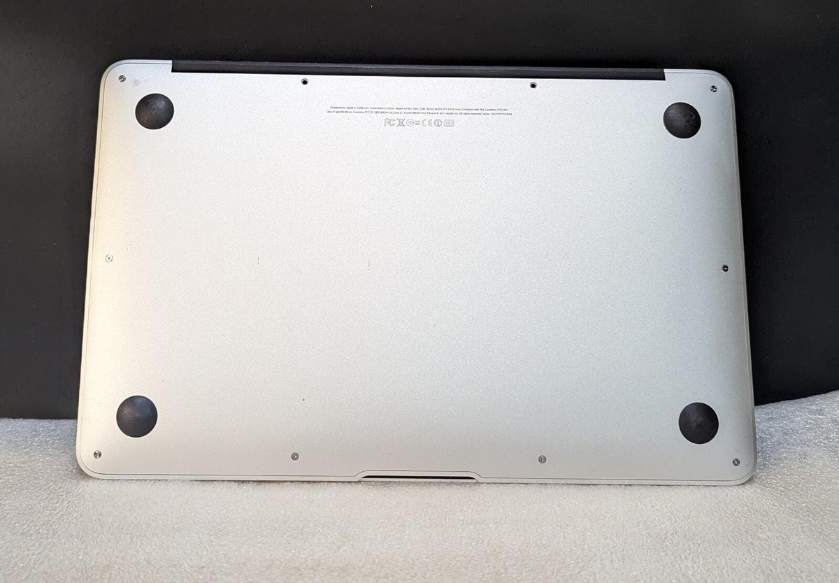 MacBook Air 11.6inch, Mid 2012 1.7GHz Intel Core i5 - 4GB MacBook Air 11.6inch, Mid 2012 1.7GHz Intel Core i5 - 4GB