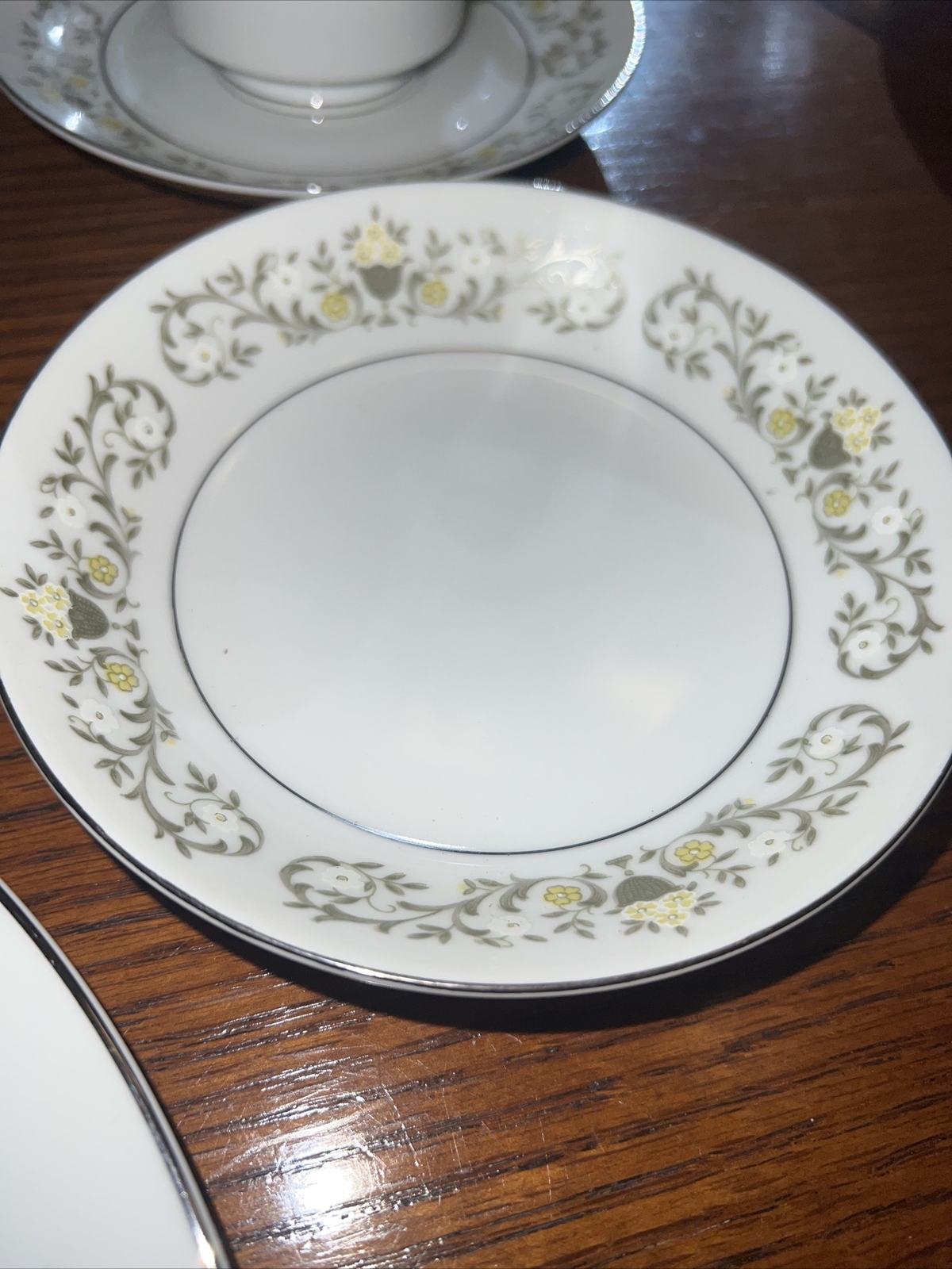 STERLING FINE CHINA OF JAPAN FLORENTINE 20 Pc Set 5 Pc Plc Setting