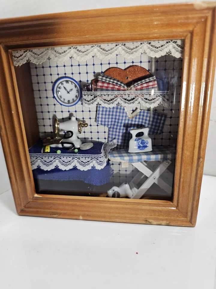 REUTTER ORIGINAL GERMANY SEWING ROOM SHADOW BOX MINIATURE DOLLHOUSE.  - Image 3 of 4