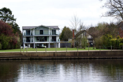 Photo 6x4 Old and new Stratford-upon-Avon Contrast in styles of houses on c2009