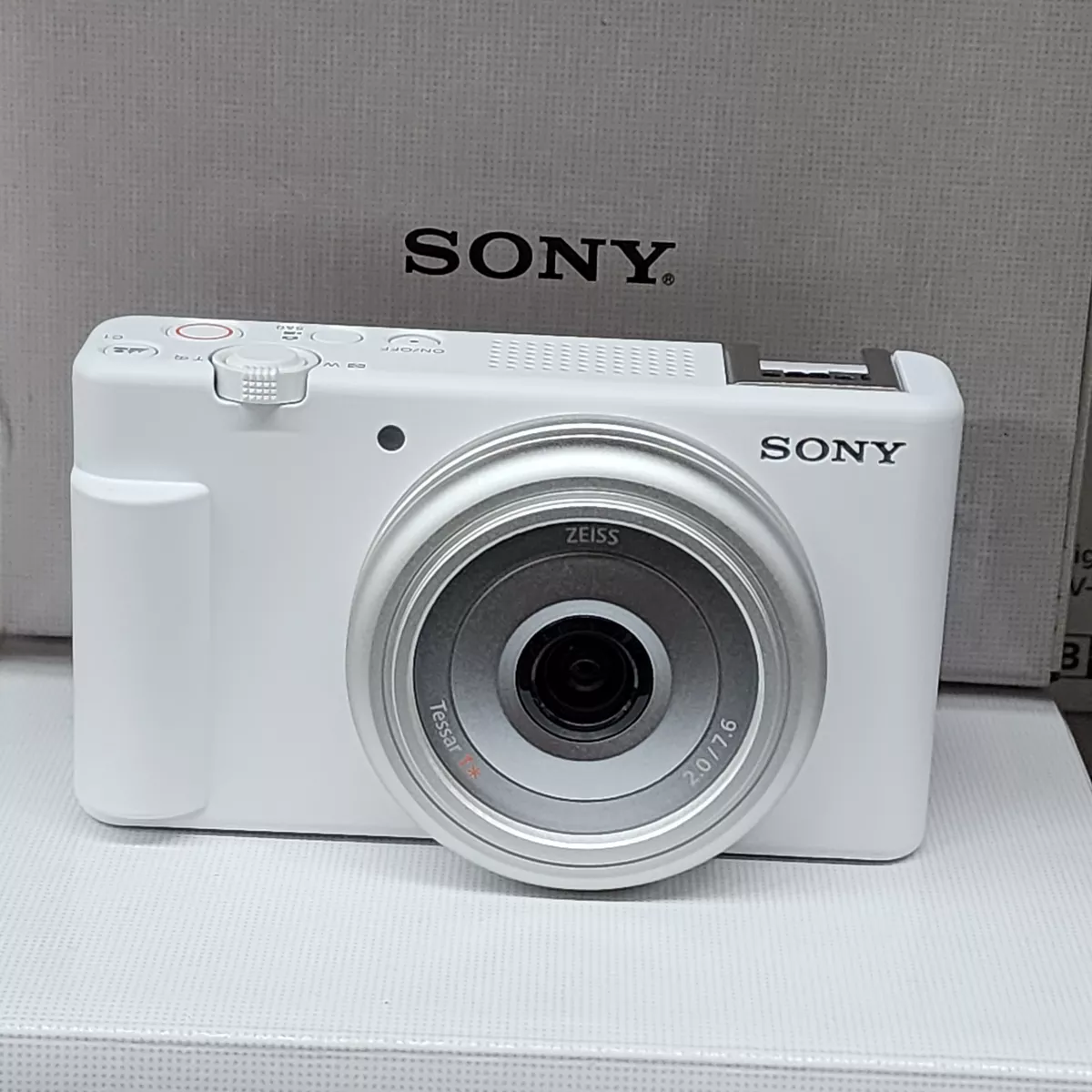 Sony ZV-1F Vlogging Camera (White) - ZV1F/W